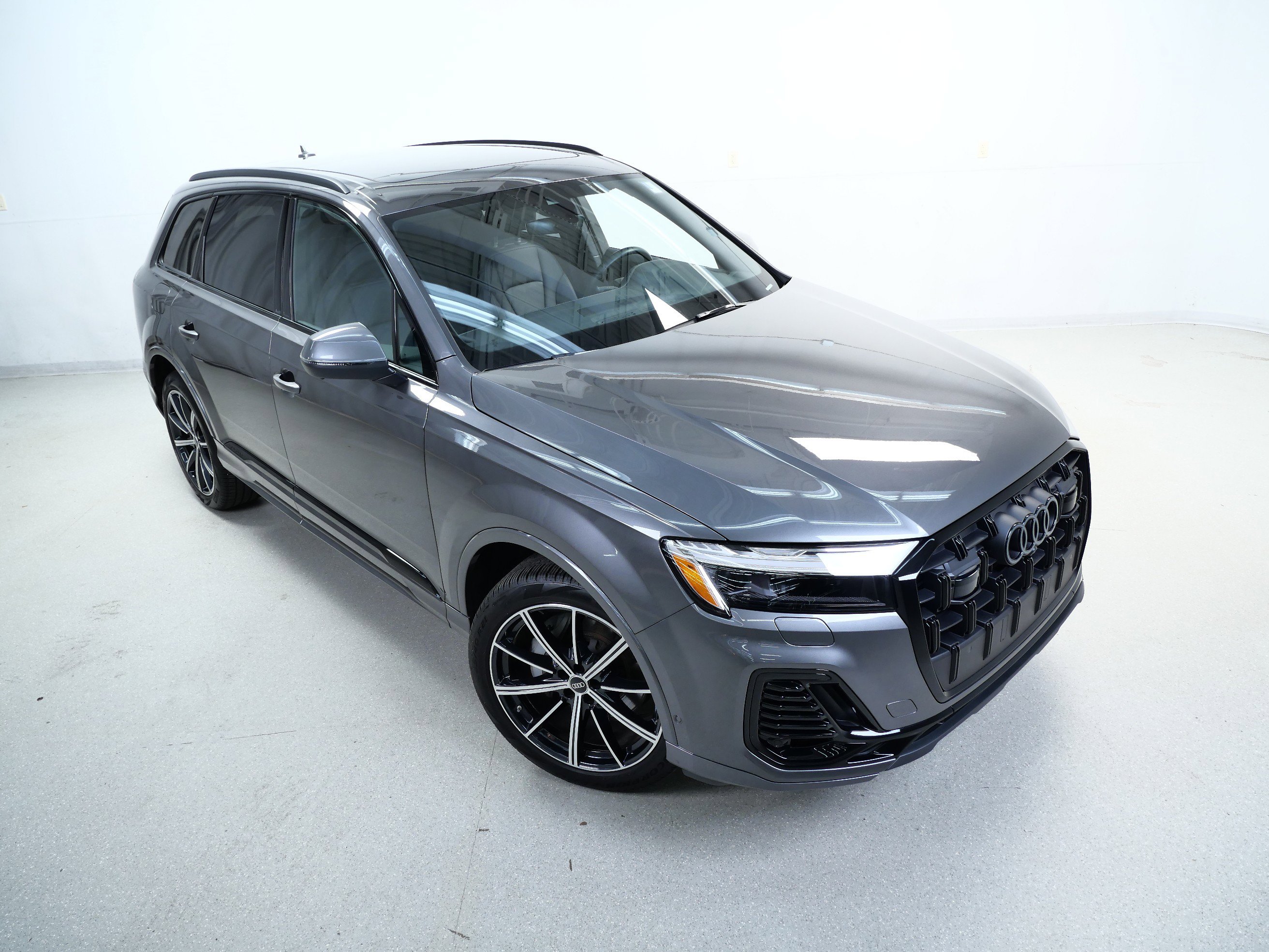 2025 Audi Q7 Premium Plus photo 3