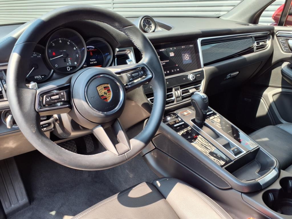 2022 Porsche Macan photo 3
