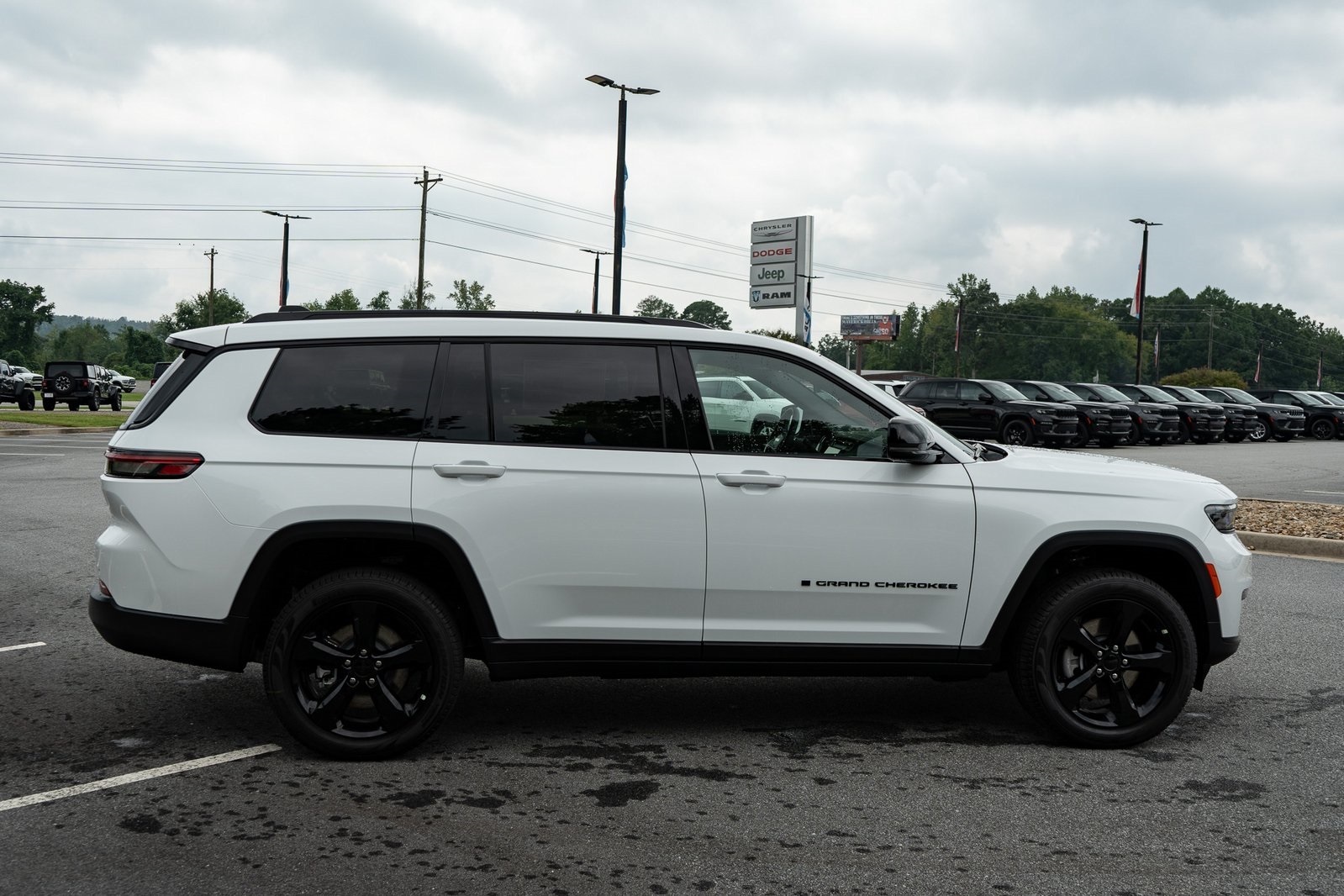 2025 Jeep Grand Cherokee Limited photo 9