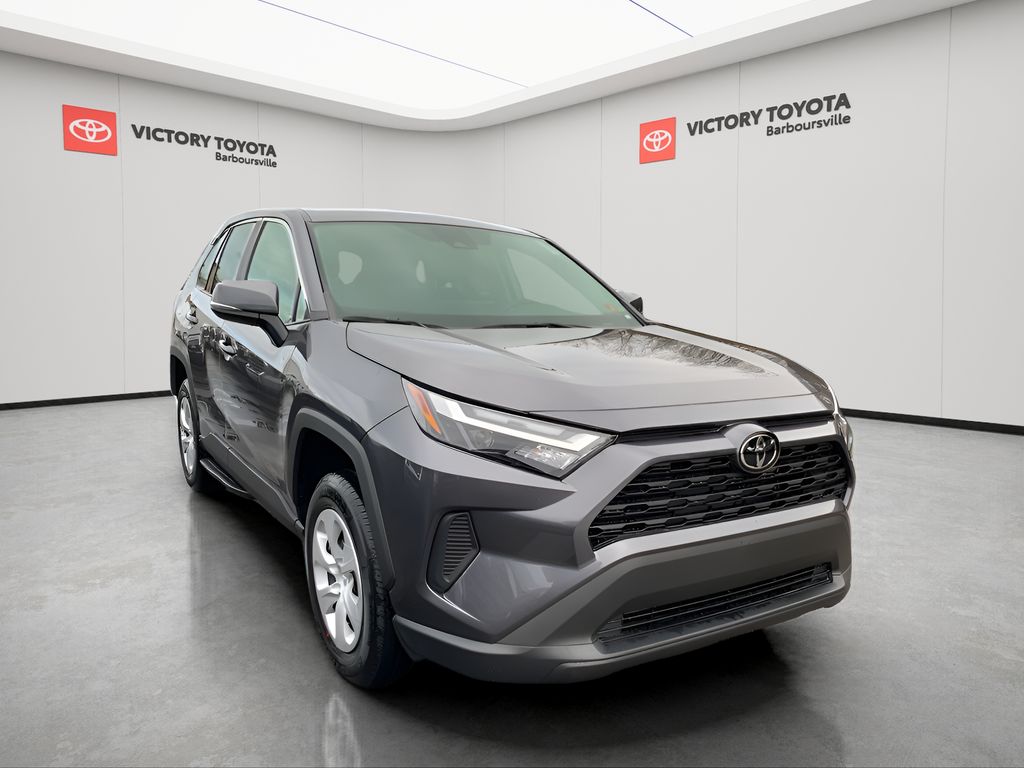 2025 Toyota RAV4 LE's photo