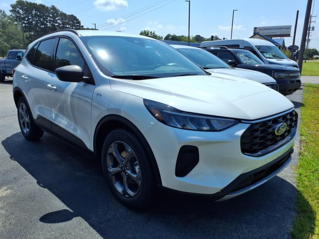 2025 Ford Escape ST-Line photo 2