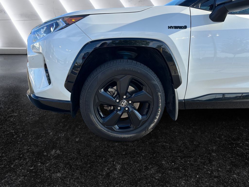 2020 Toyota RAV4 Hybrid XSE photo 25