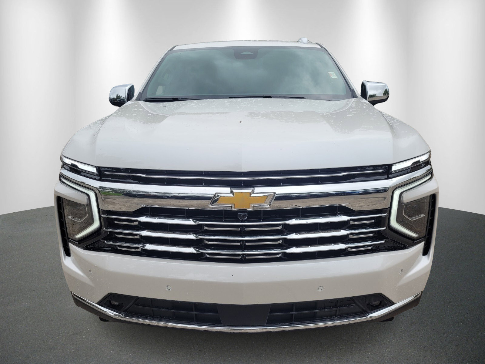 2025 Chevrolet Suburban Premier photo 2
