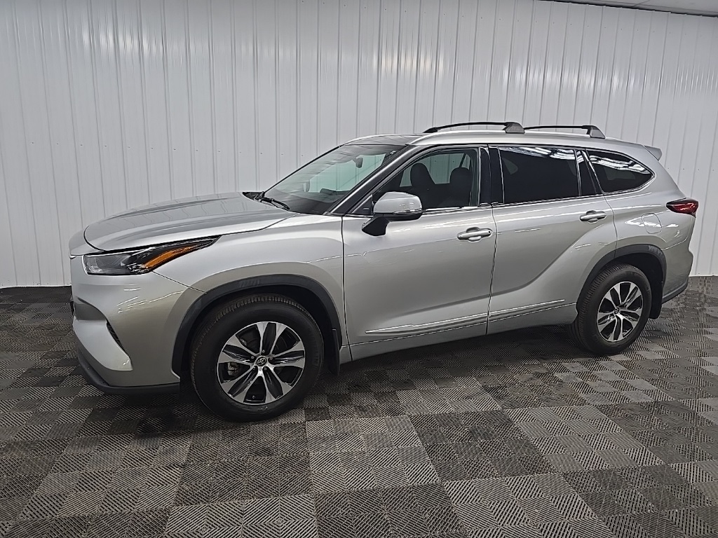 2022 Toyota Highlander XLE photo 6
