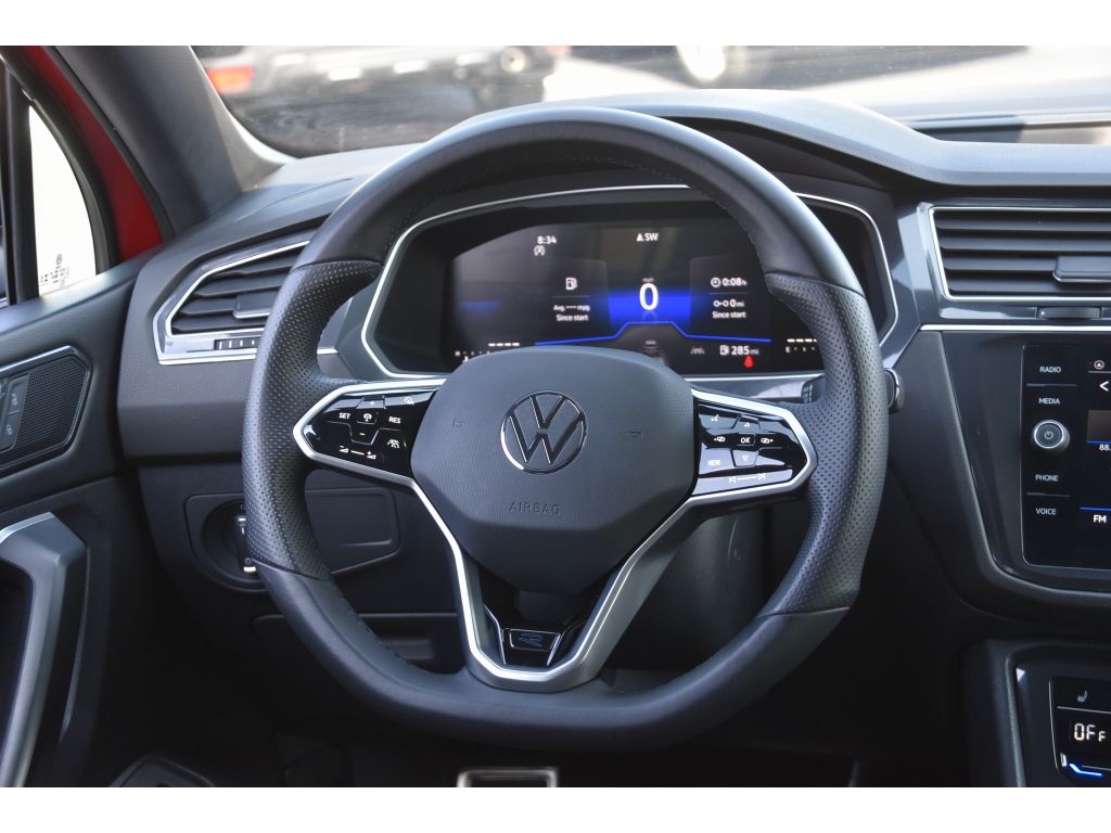 2024 Volkswagen Tiguan SE R-Line Black photo 16