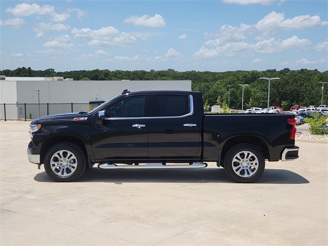 2025 Chevrolet Silverado 1500 LTZ photo 3
