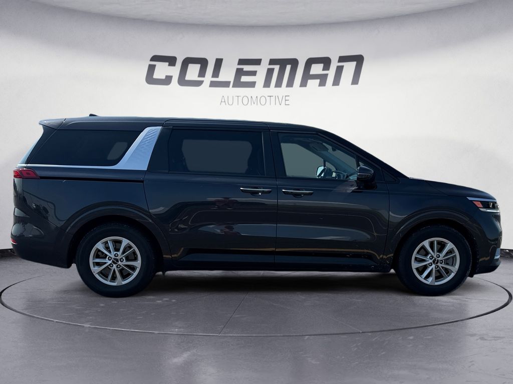 2024 Kia Carnival LX photo 6