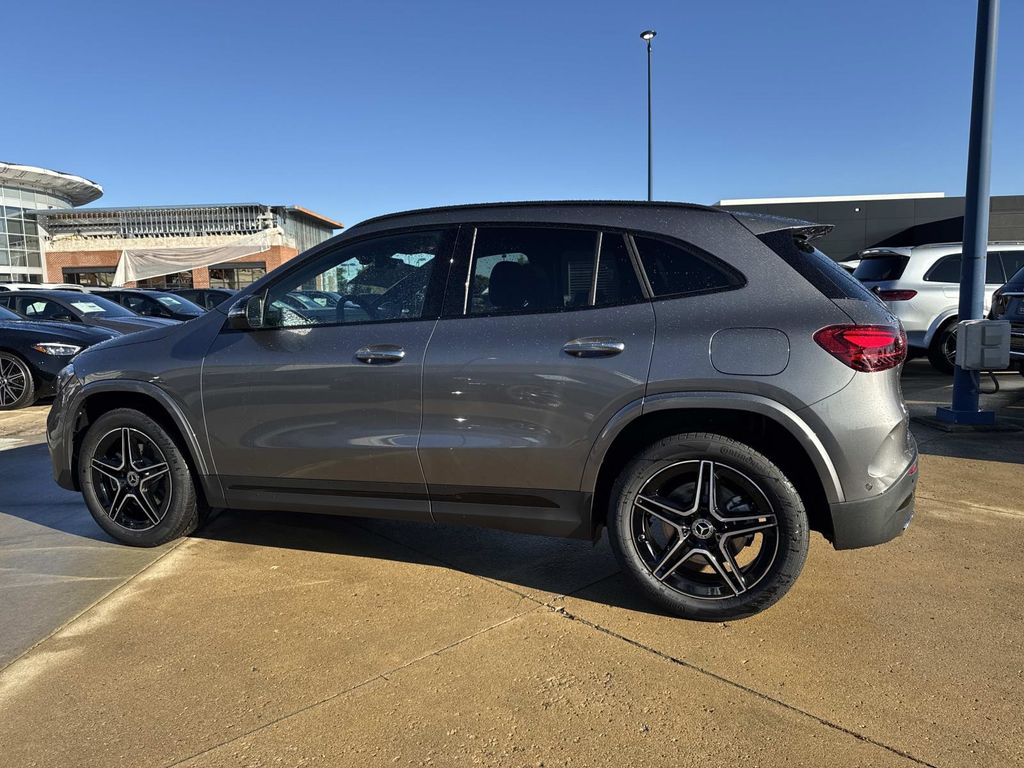 2026 Mercedes Benz GLA 250 4MATIC photo 2