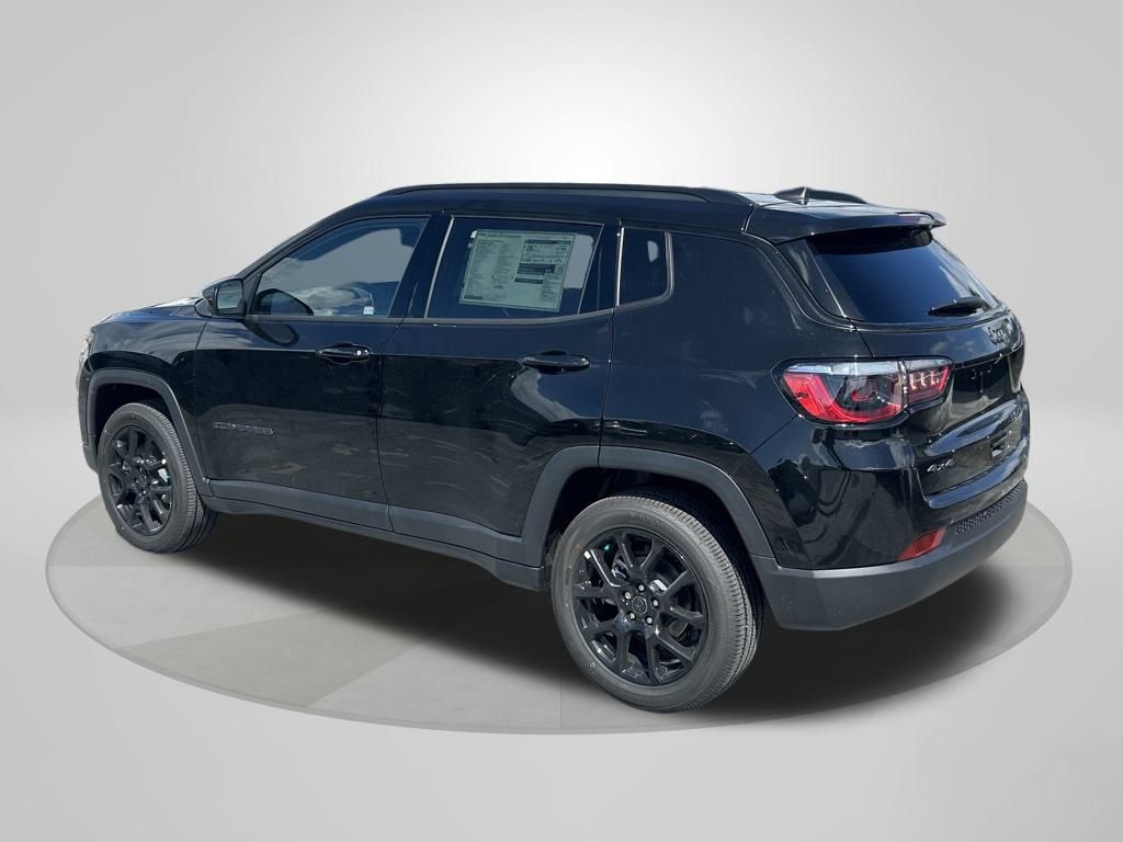 2026 Jeep Compass Latitude Altitude photo 5