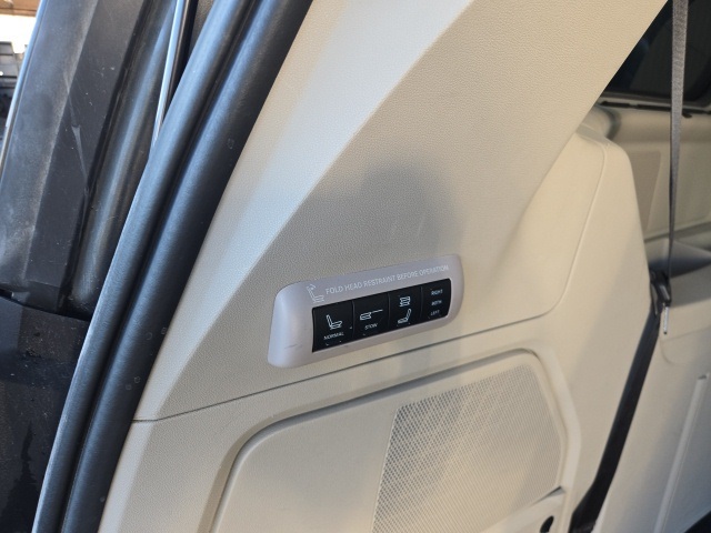 2015 Chrysler Town & Country Limited photo 11