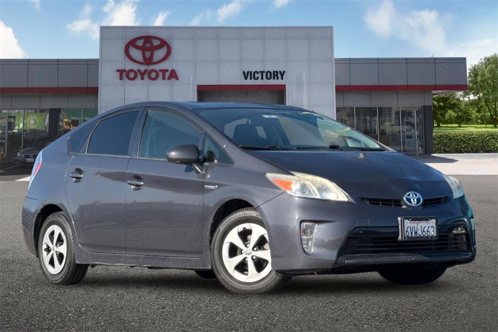 2012 Toyota Prius Three photo 2