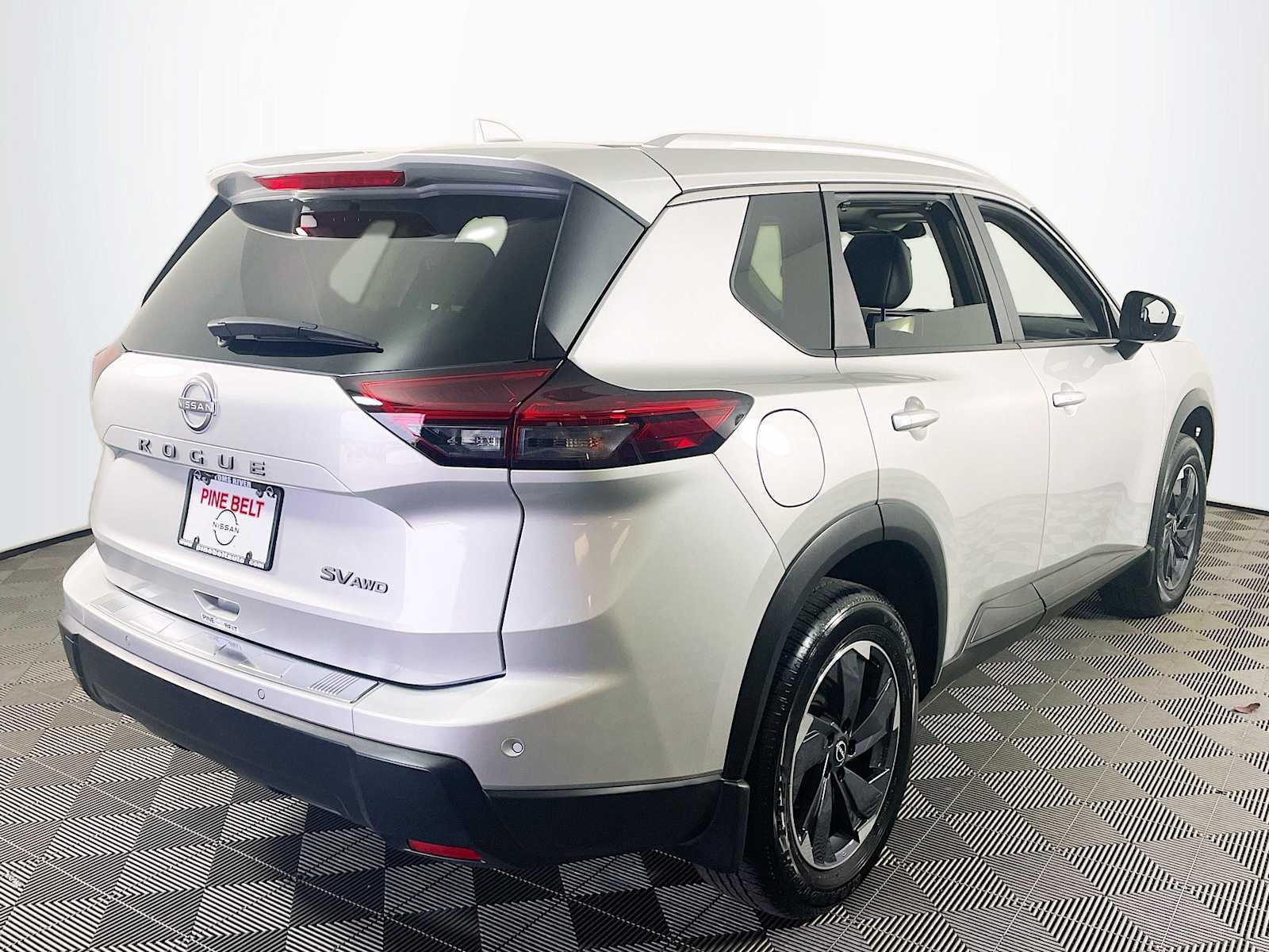 2024 Nissan Rogue SV photo 4