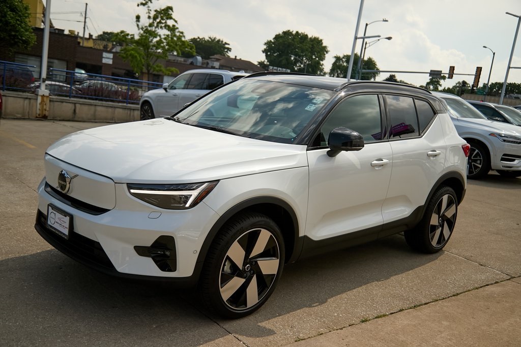 2023 VOLVO XC40 - Image 5