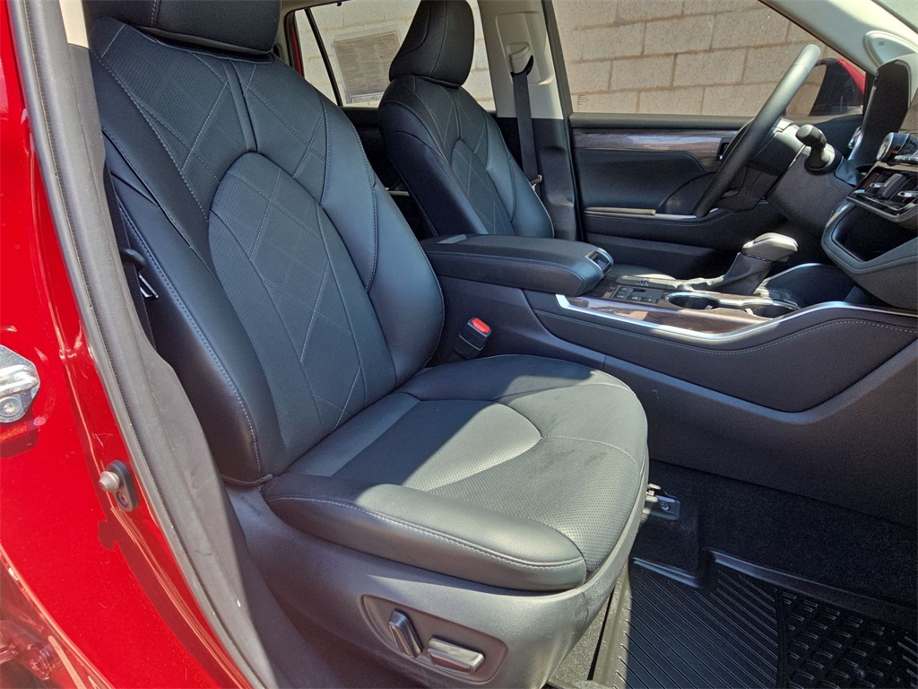 2024 Toyota Highlander Hybrid Platinum photo 35