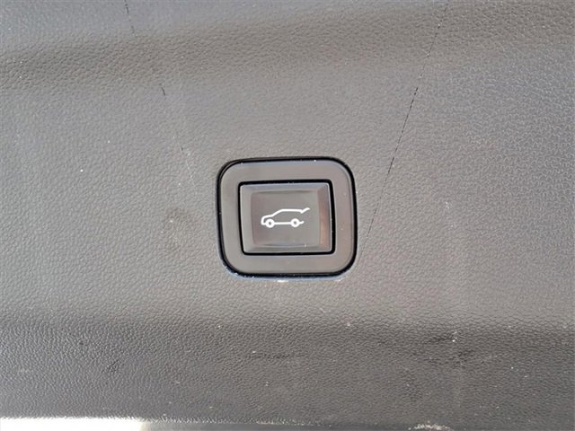 2022 Gmc Yukon SLT photo 2