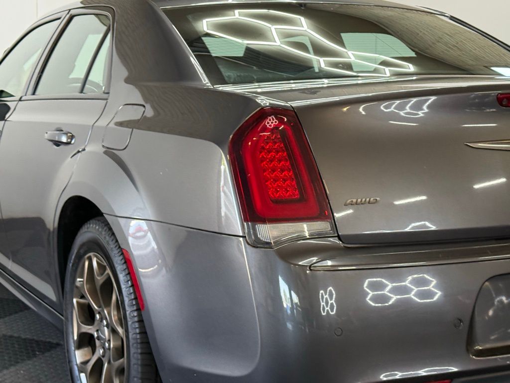 2016 Chrysler 300 S photo 3