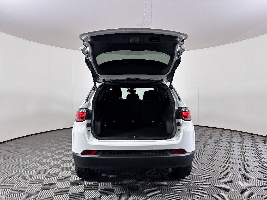 2025 Jeep Compass Limited photo 12