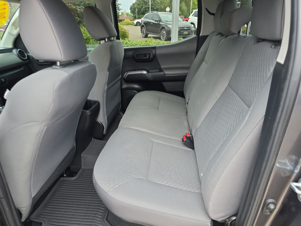 2022 Toyota Tacoma SR5 photo 16