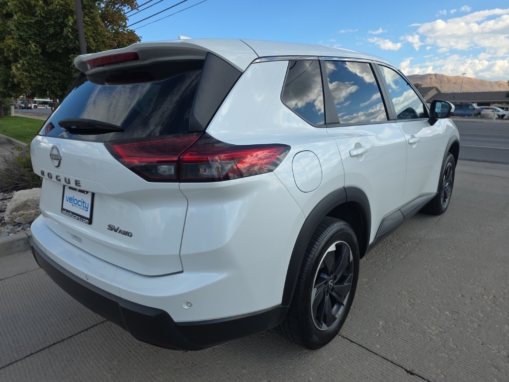 2024 Nissan Rogue SV photo 3