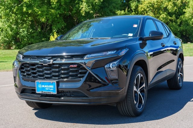 2025 Chevrolet Trax photo 2