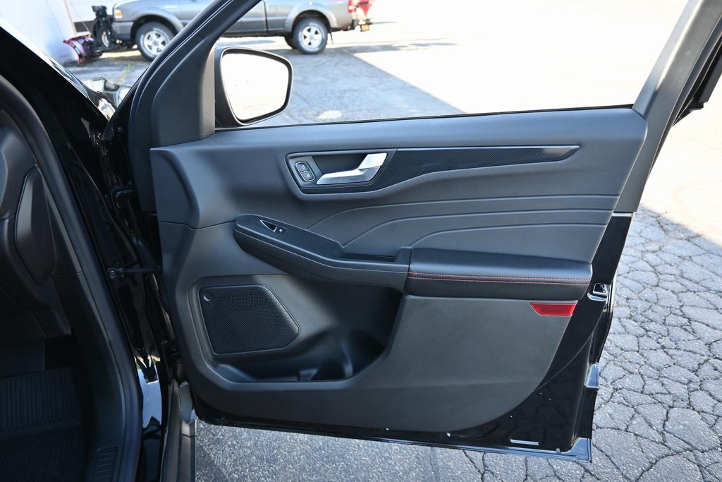 2024 Ford Escape ST-Line photo 24