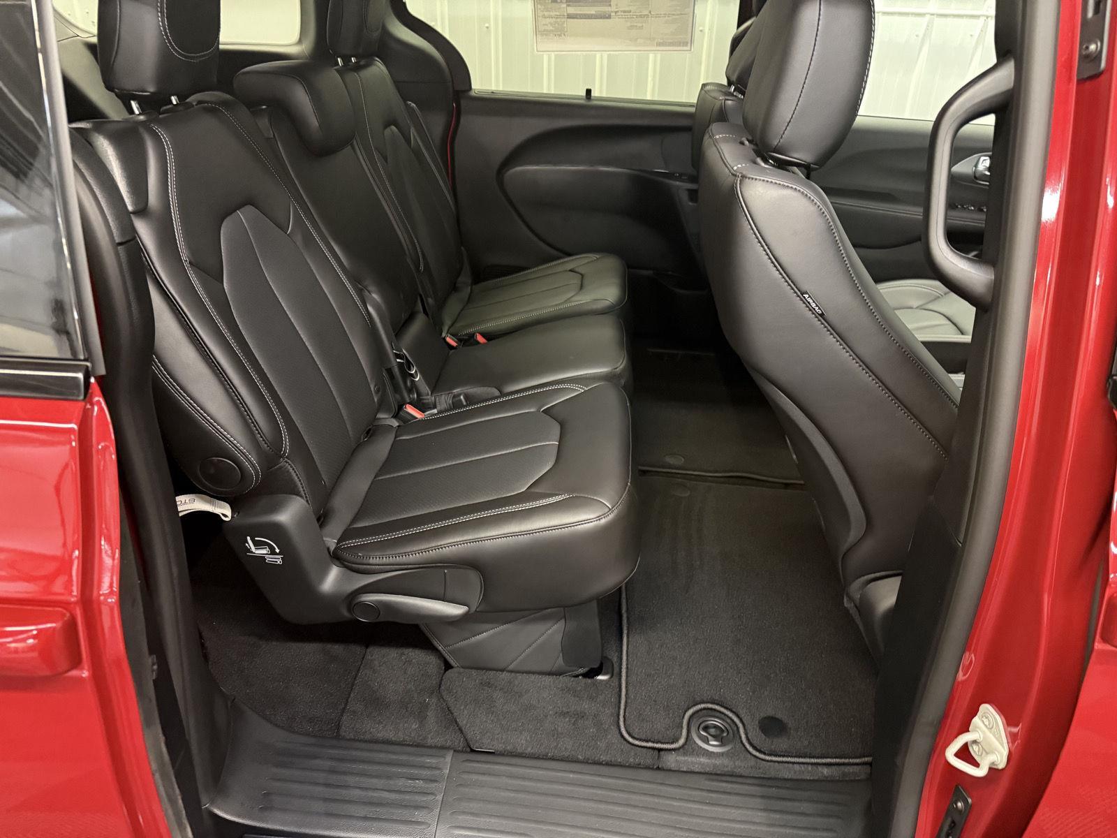 2026 Chrysler Pacifica photo 12