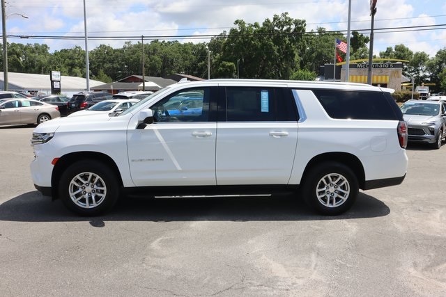 2023 Chevrolet Suburban LT photo 4