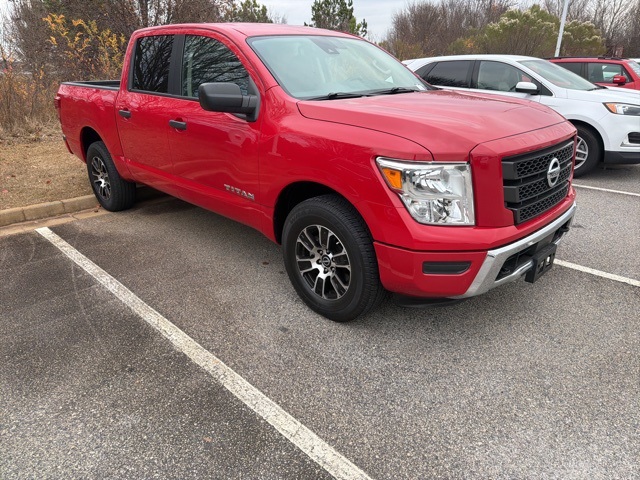2023 Nissan Titan SV's photo