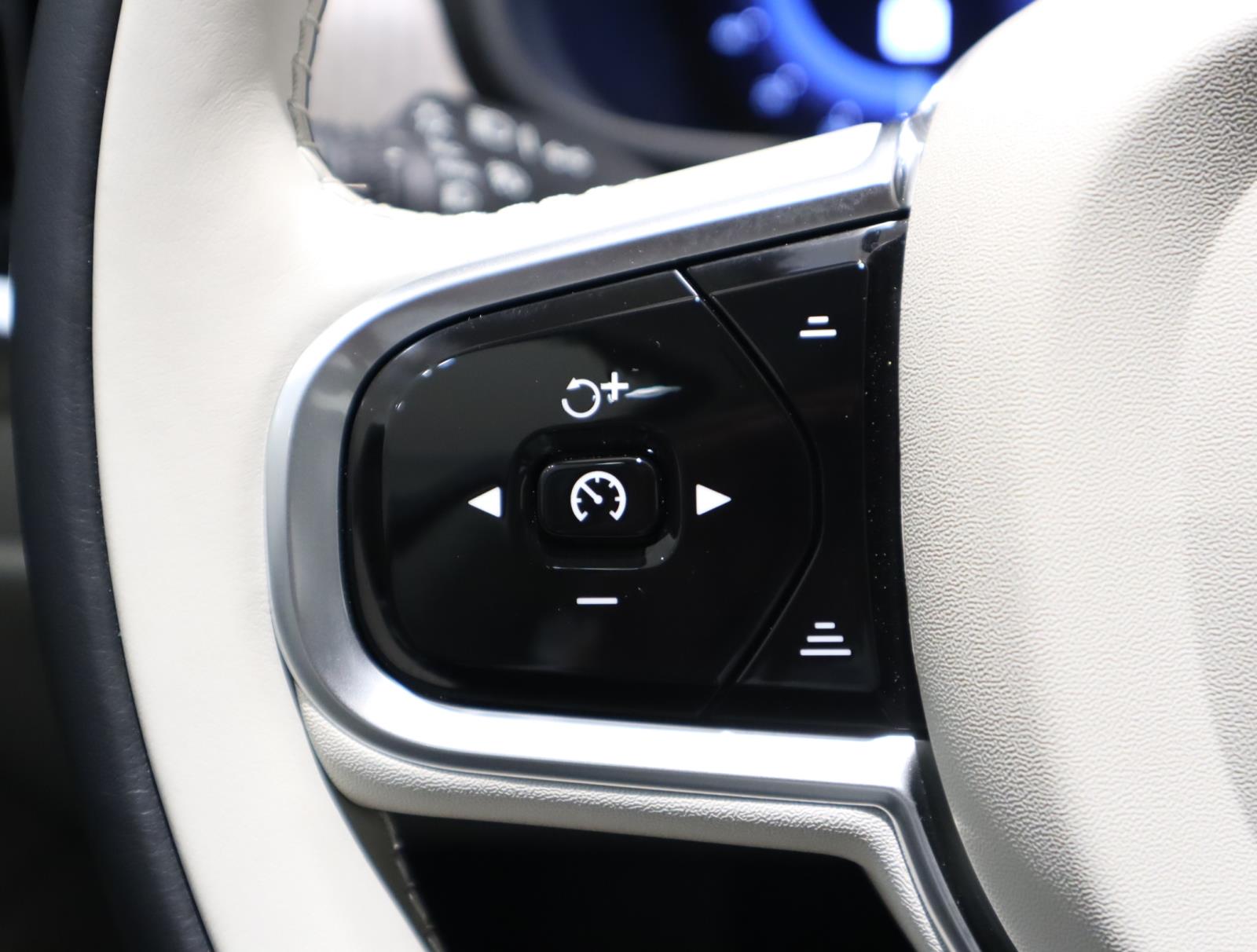 2025 Volvo S90 Plus photo 24