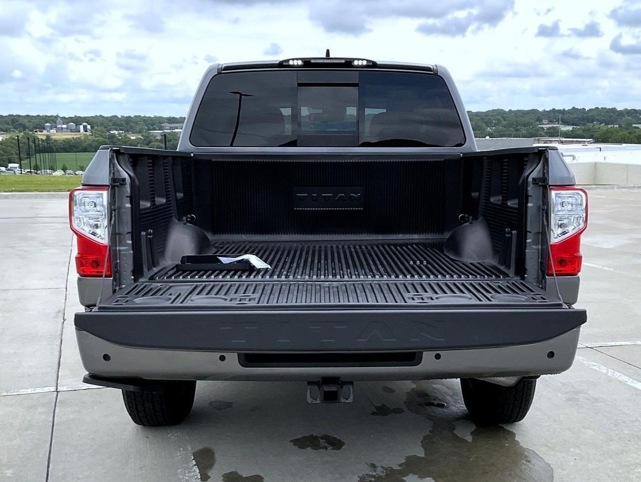 2024 Nissan Titan SV photo 22