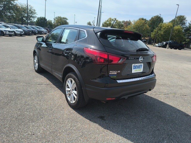 2018 Nissan Rogue Sport S photo 3