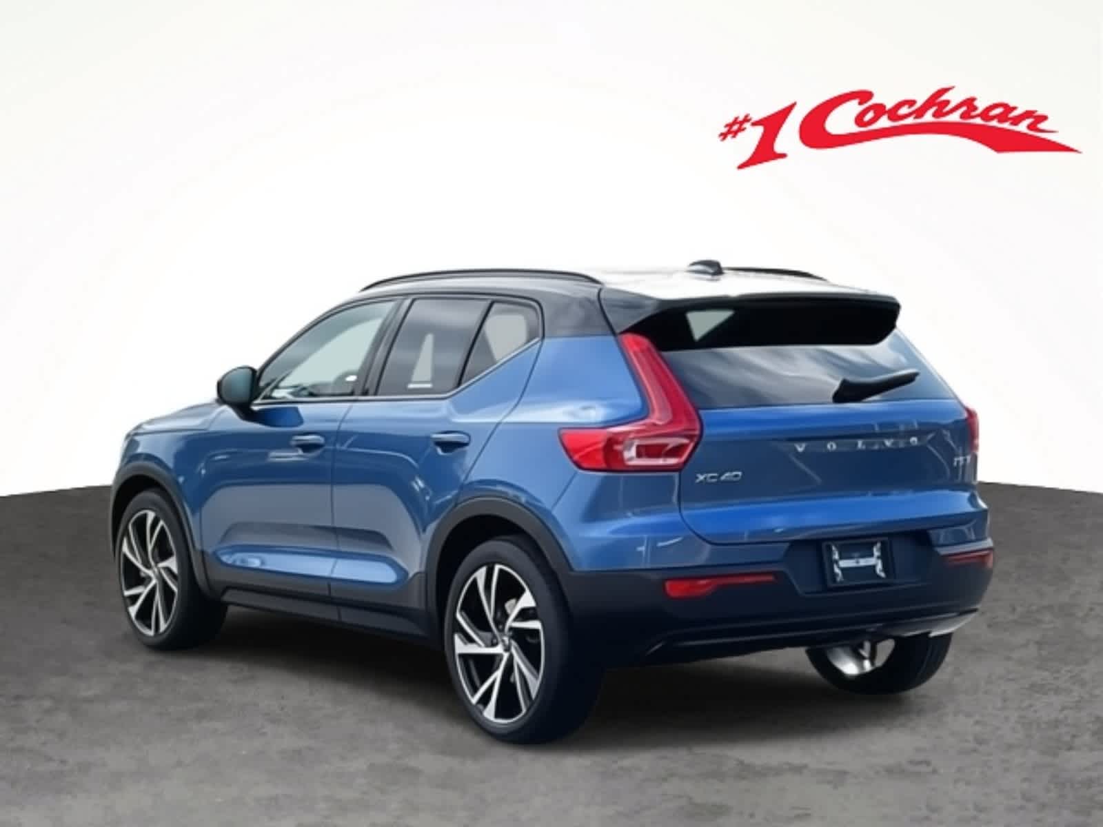 2021 Volvo XC40 R-Design photo 4