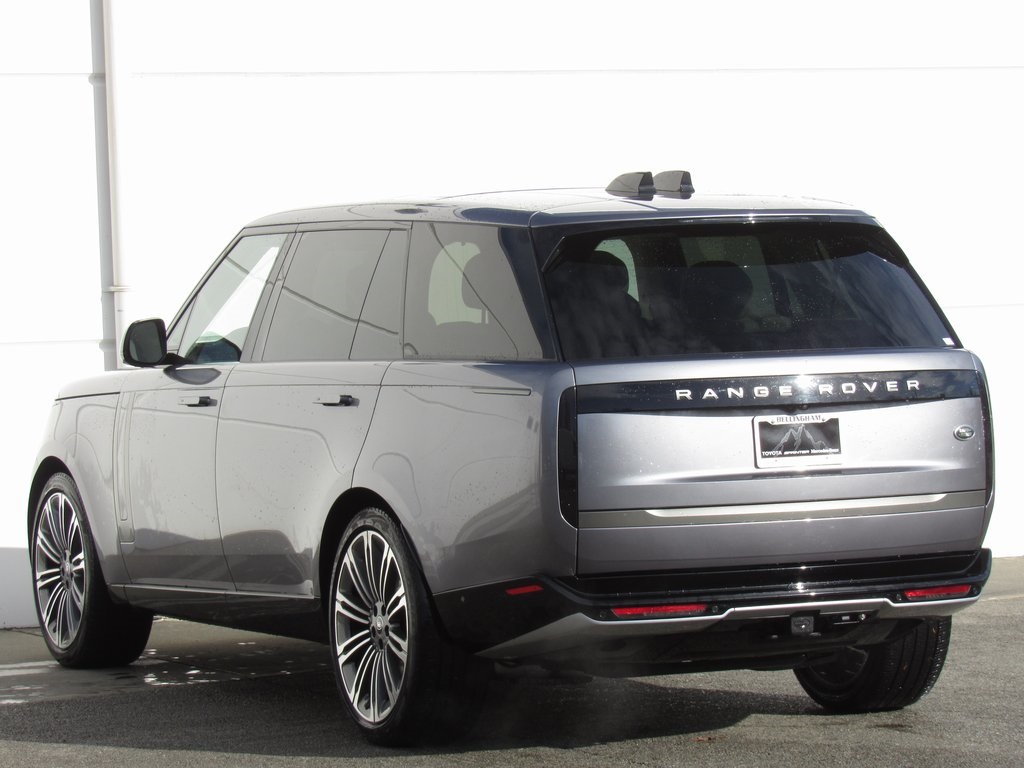 2023 Land Rover Range Rover SE photo 3