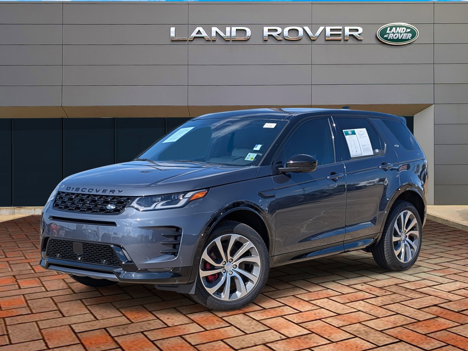 2025 Land Rover Discovery Sport Dynamic SE's photo