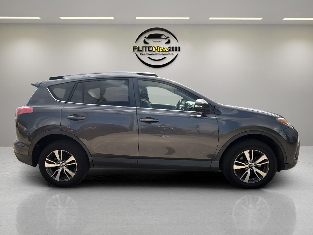 2017 Toyota RAV4 XLE photo 3