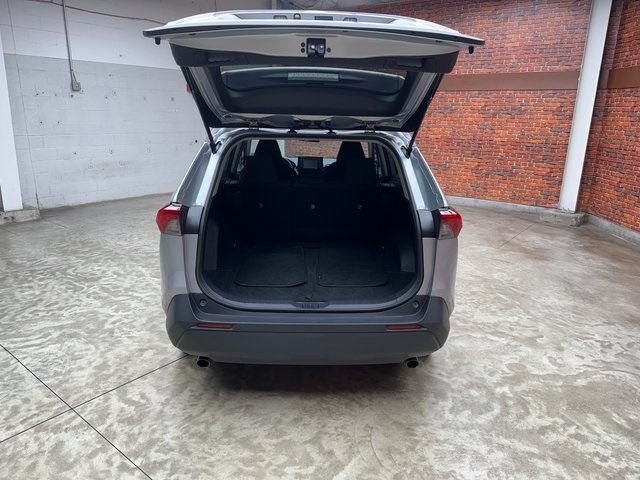 2021 Toyota RAV4 LE photo 25