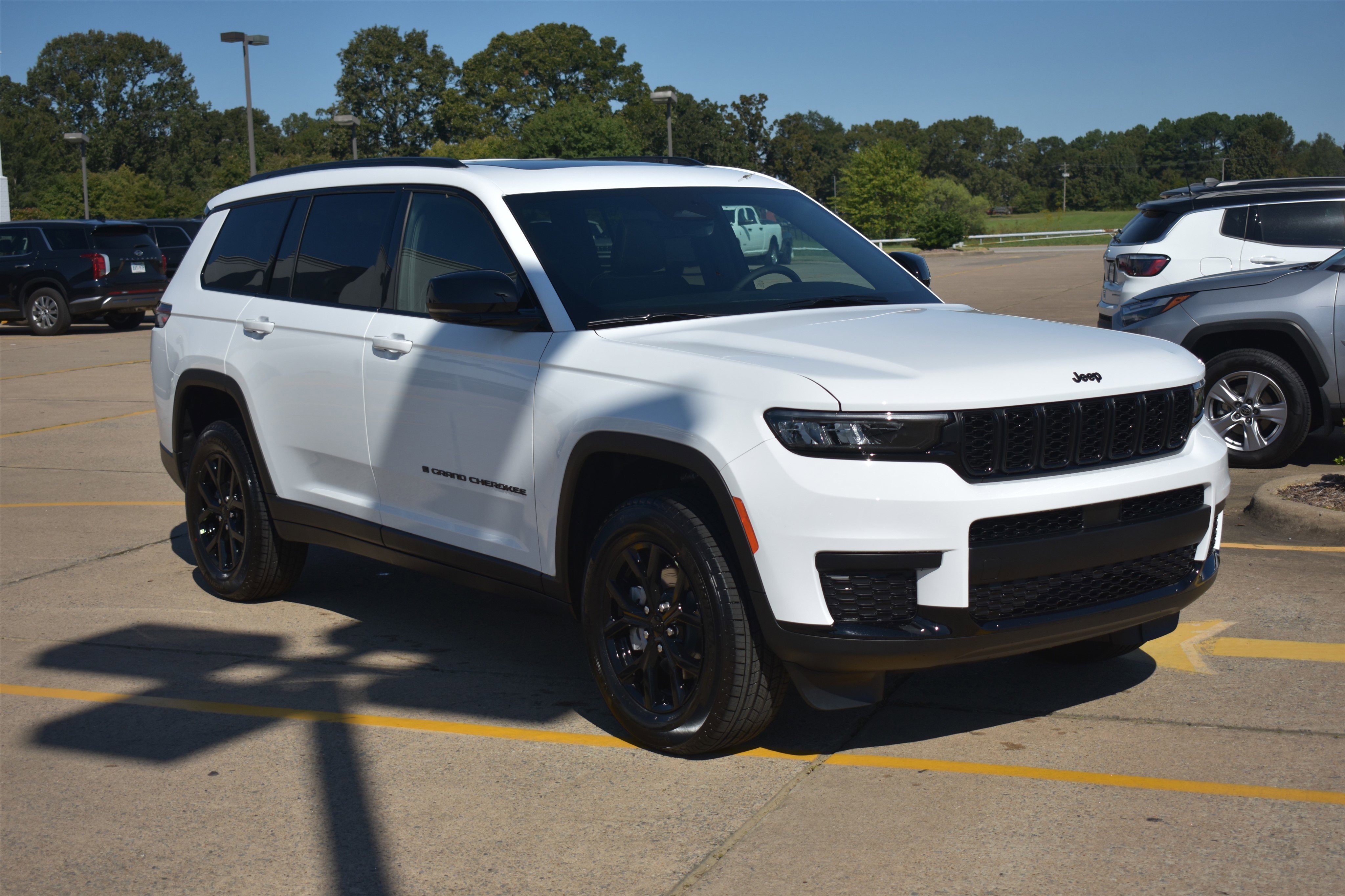2025 Jeep Grand Cherokee Altitude X photo 2