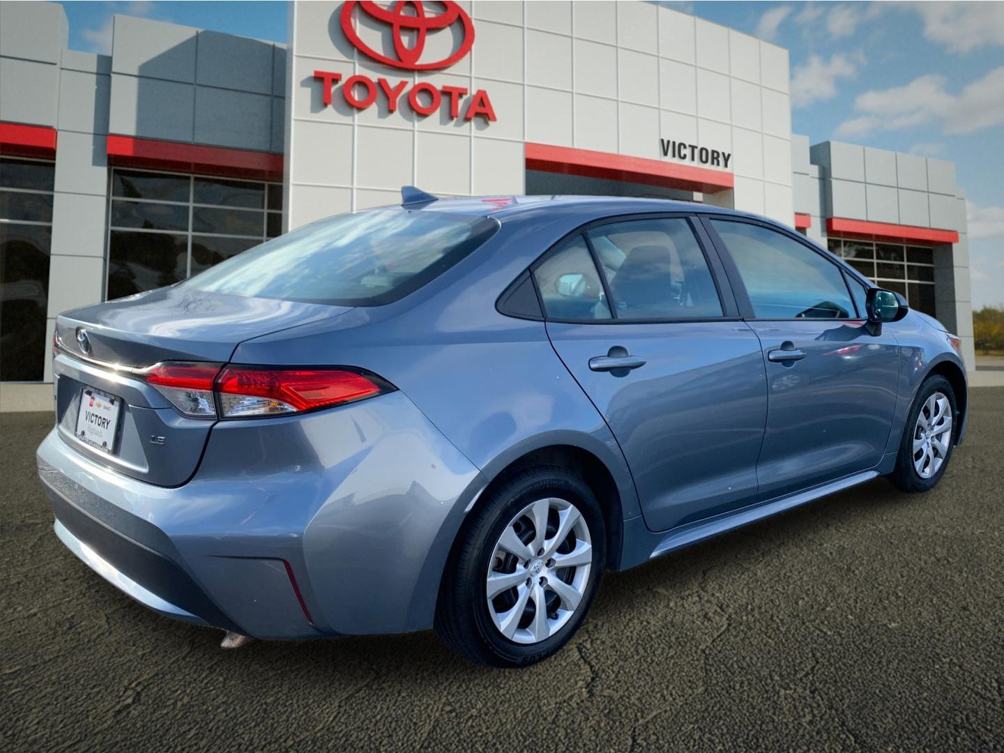 2022 Toyota Corolla LE photo 3