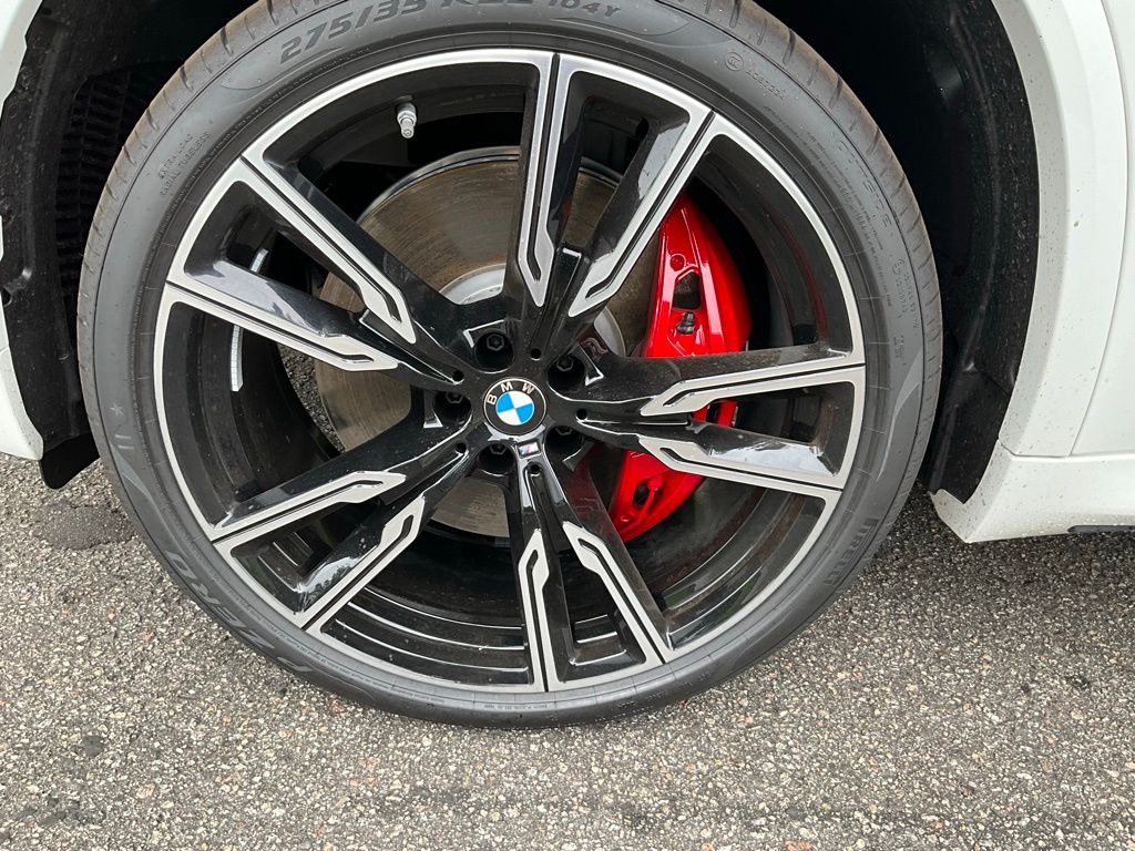 Used 2025 Alpine White BMW M60i image 19