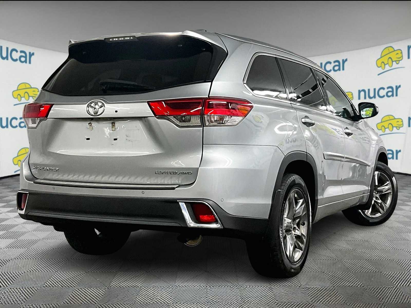 2019 Toyota Highlander Limited Platinum photo 3
