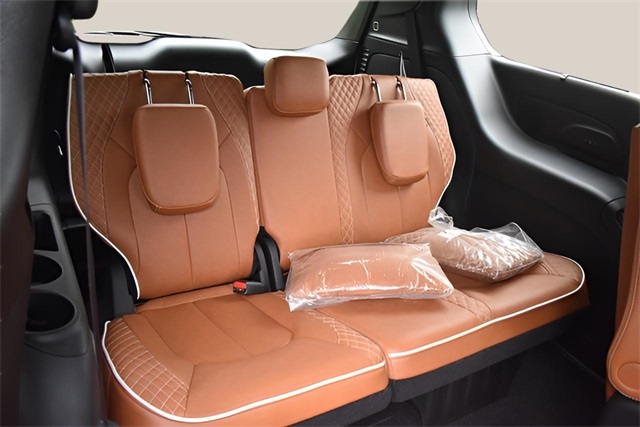 2025 Chrysler Pacifica Pinnacle photo 19