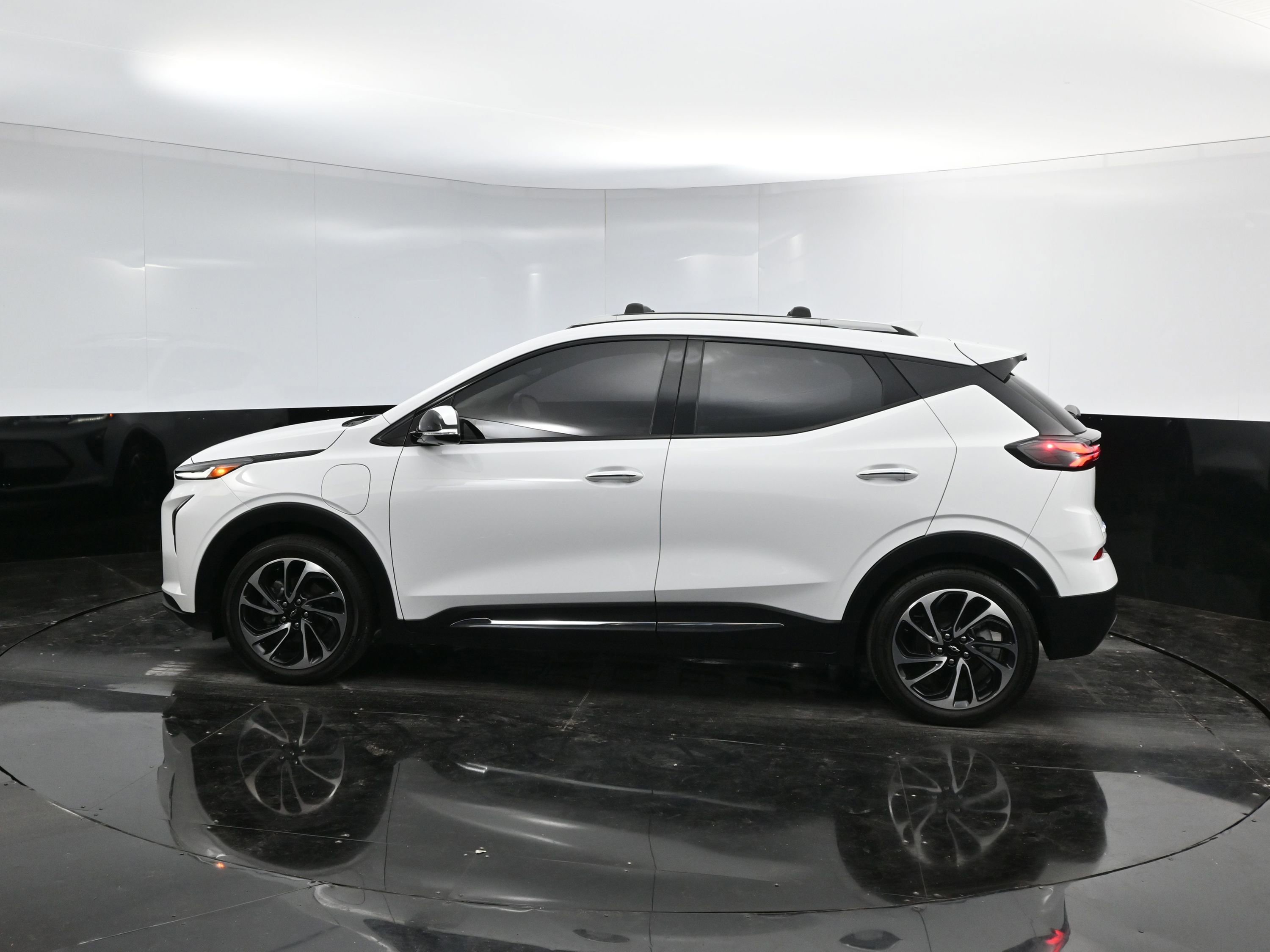 2023 Chevrolet Bolt EUV Premier photo 3