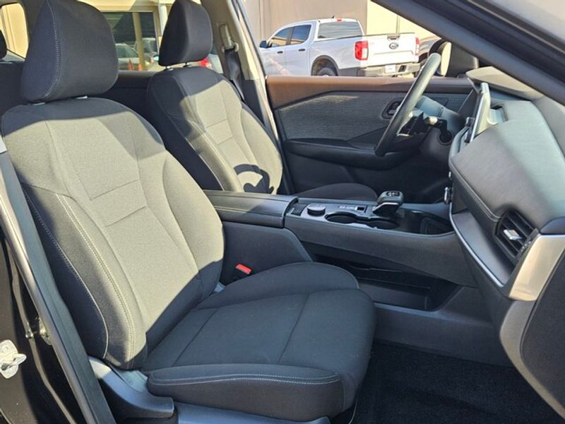 2023 Nissan Rogue S photo 15