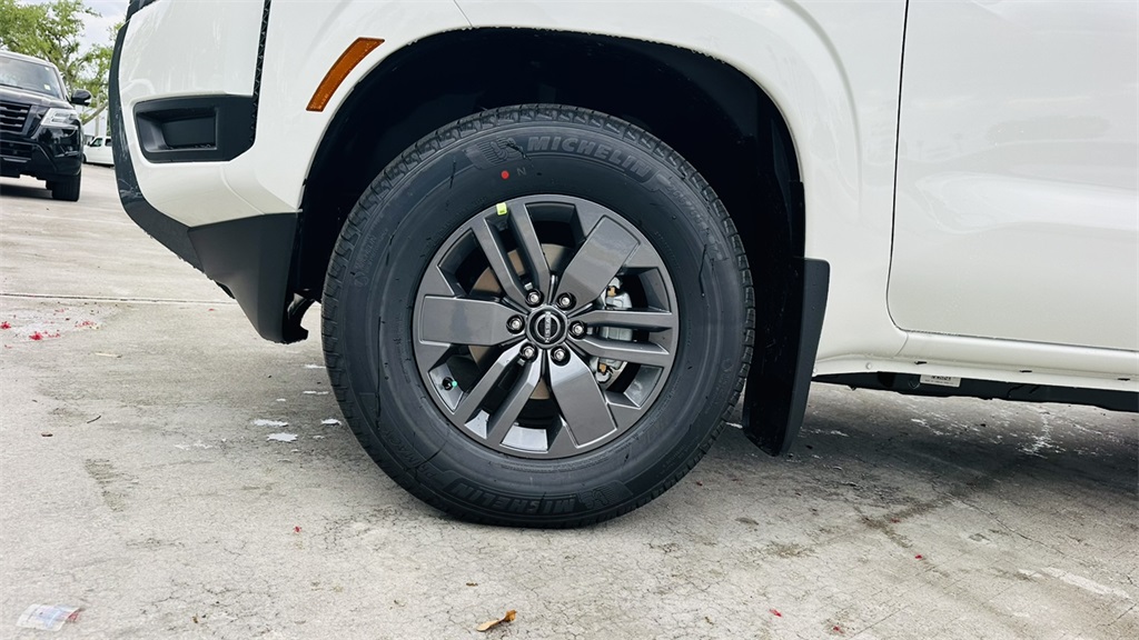 2025 Nissan Frontier SV photo 9