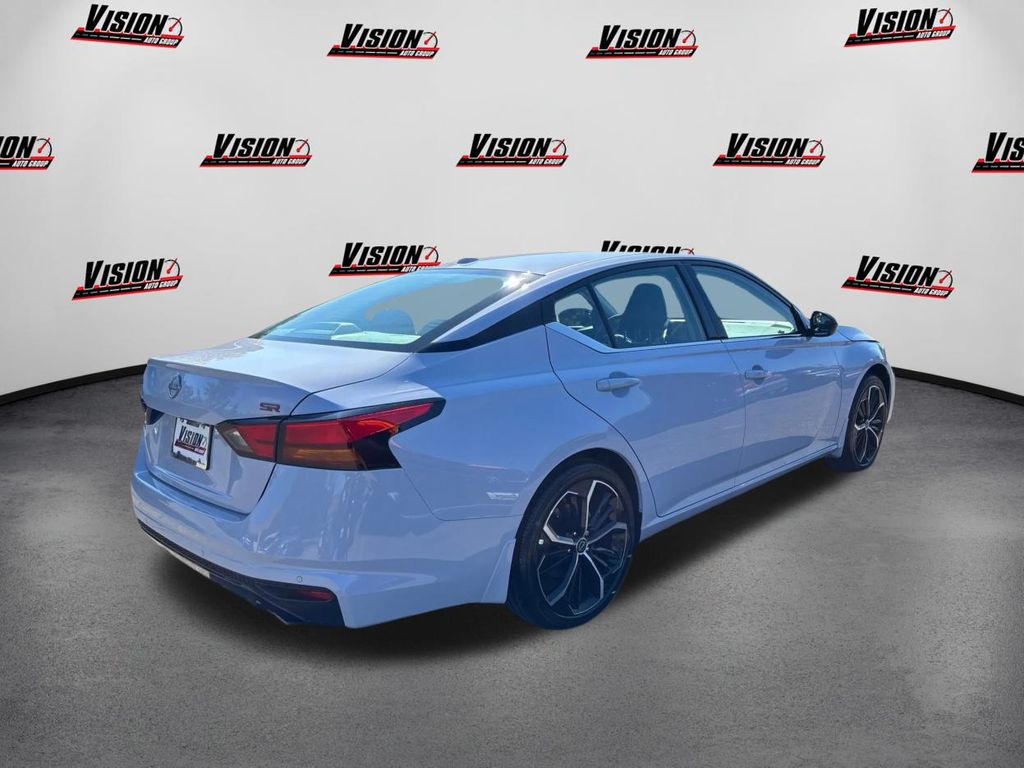 2025 Nissan Altima 2.5 SR photo 4