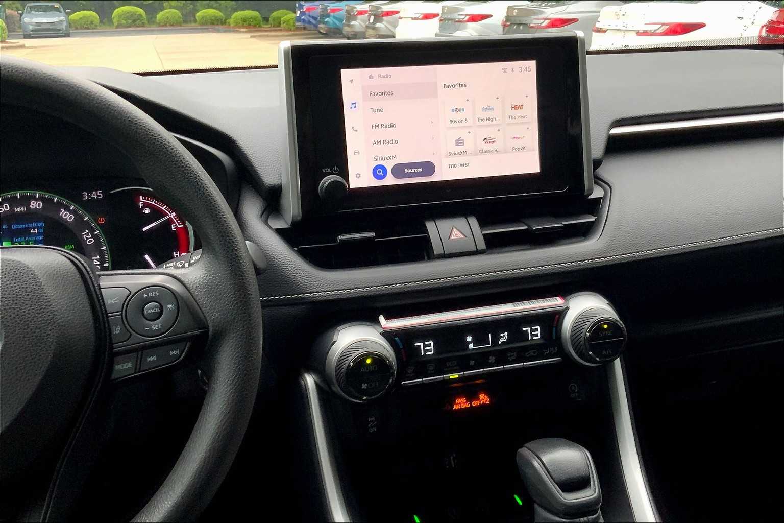 2024 Toyota RAV4 XLE photo 5