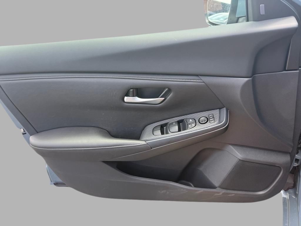 2025 Nissan Sentra SV photo 13