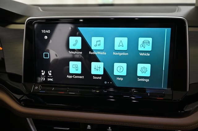 2025 Volkswagen Atlas Cross Sport SE Technology photo 2