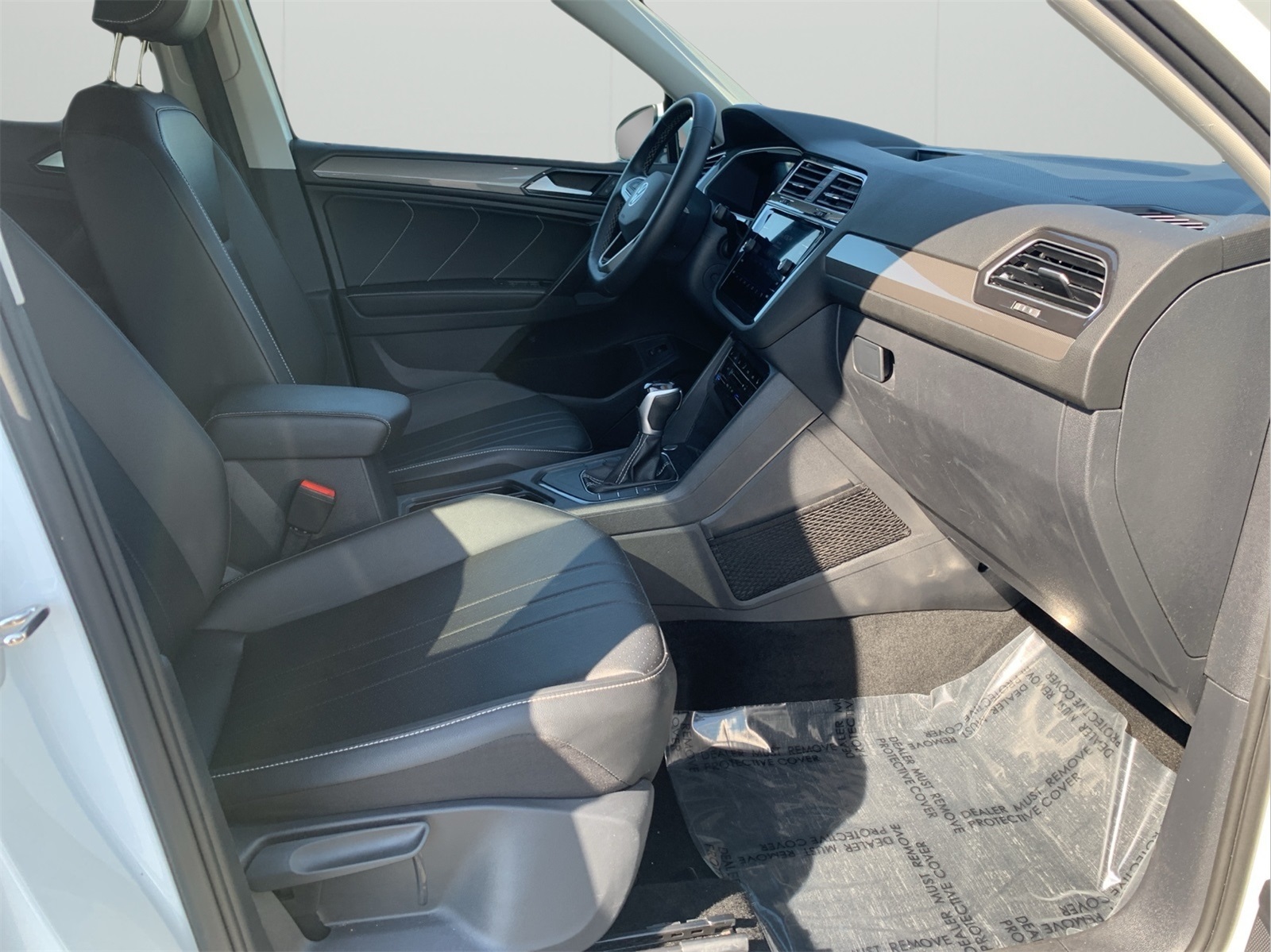 2024 Volkswagen Tiguan SE Wolfsburg Edition photo 31
