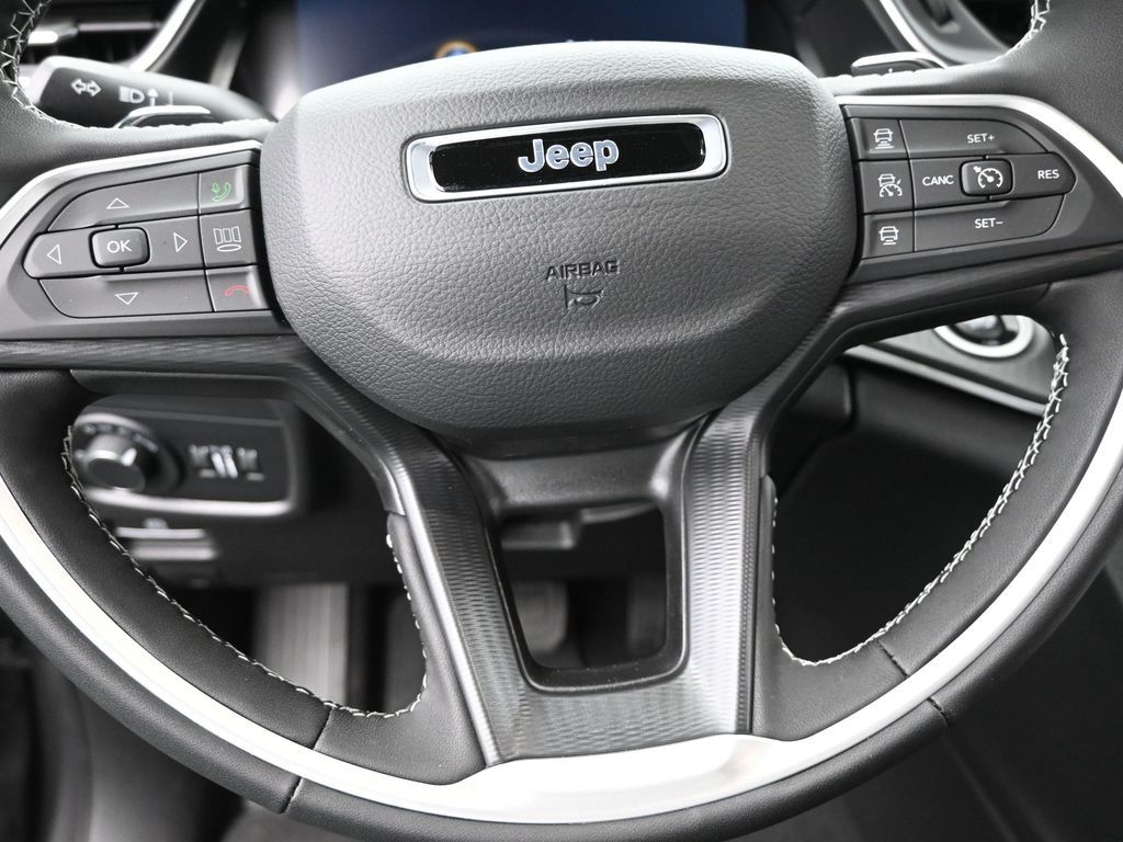 2025 Jeep Grand Cherokee Altitude X photo 12